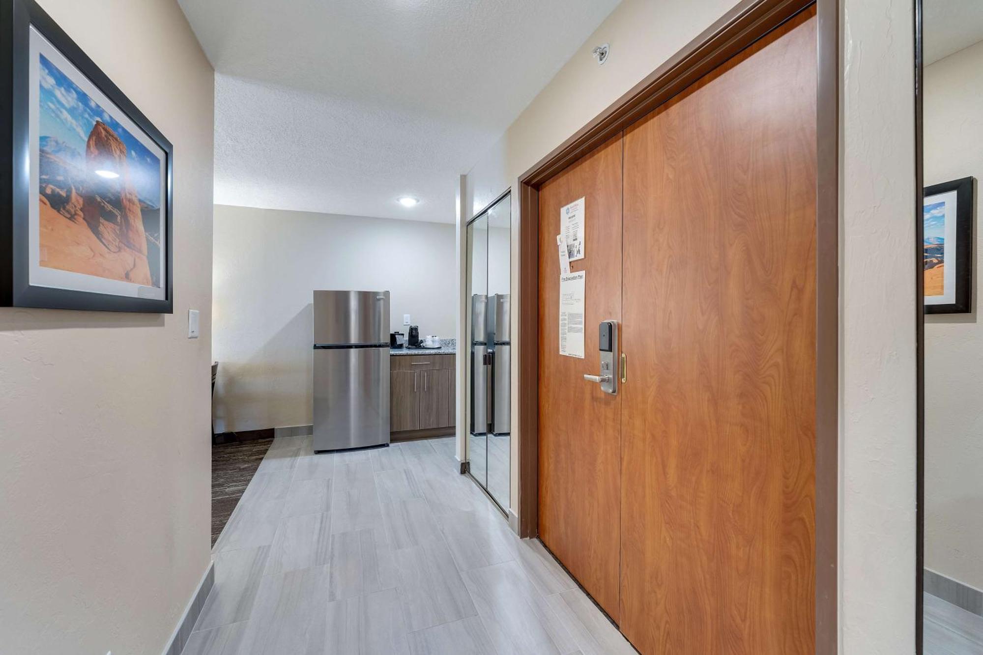 Surestay Plus Hotel By Best Western Price Exterior foto